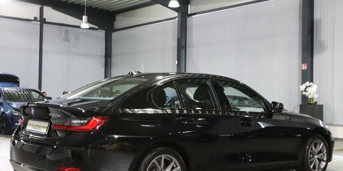 BMW 330e LIMOUSINE SHADOW CURVED+HEAD-UP, LED, H/K 46.000 km 30.993 &euro; Hamm 59077