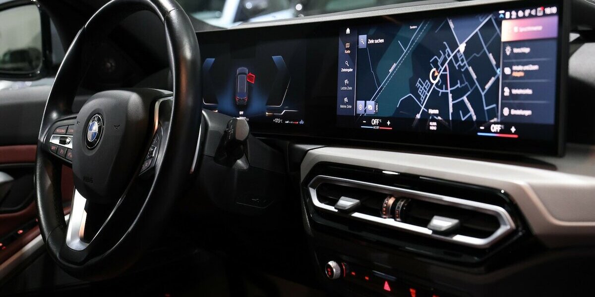 BMW 318d Touring SPORT GREY & RED LEDER,CURVED+HUD 73.000 km 28.993 &euro; Hamm 59077