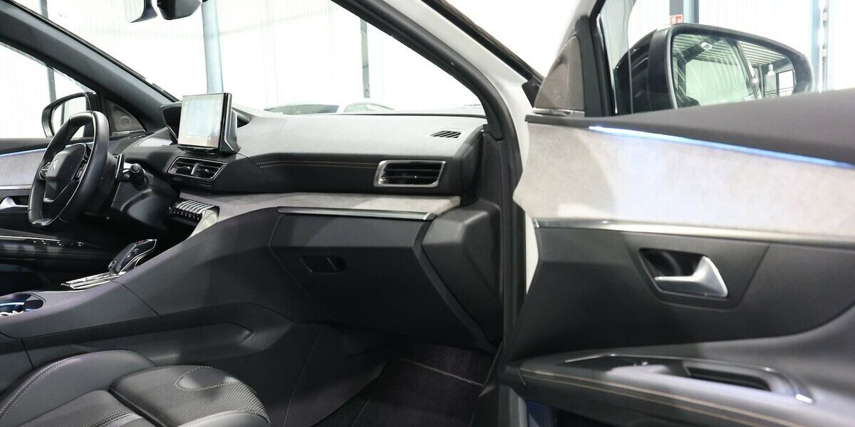 Peugeot 3008 BLUE-HDI GT-SPORT / WHITE & BLACK / SCHÖN 56.000 km 21.555 &euro; Hamm 59077