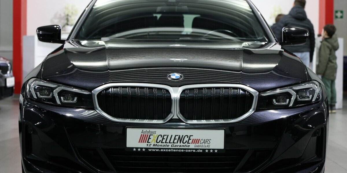 BMW 318d Touring SHADOW SPORT CURVED+NAVI,LEDER,LED 74.000 km 28.993 &euro; Hamm 59077