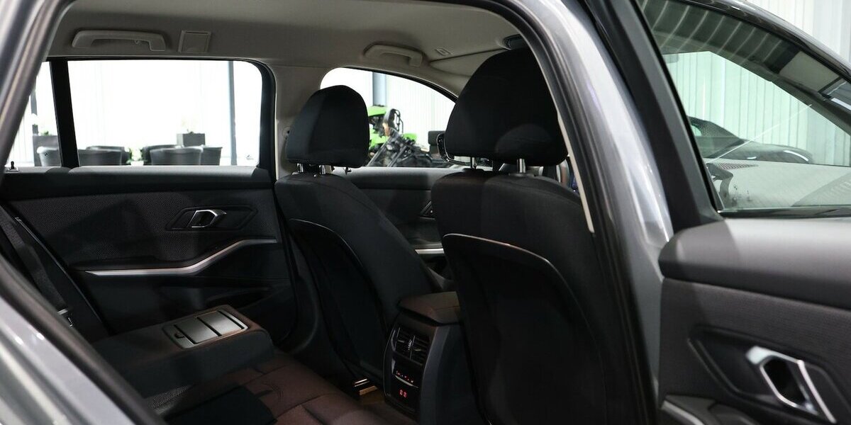 BMW 320d Touring xDrive SPORT / CURVED+NAVI+APPLE 32.000 km 30.991 &euro; Hamm 59077