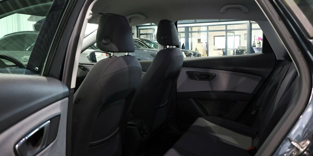 Seat Leon 1.6 TDI STYLE / NAVI-PLUS+APPLE+ANDROID 111.000 km 14.111 &euro; Hamm 59077