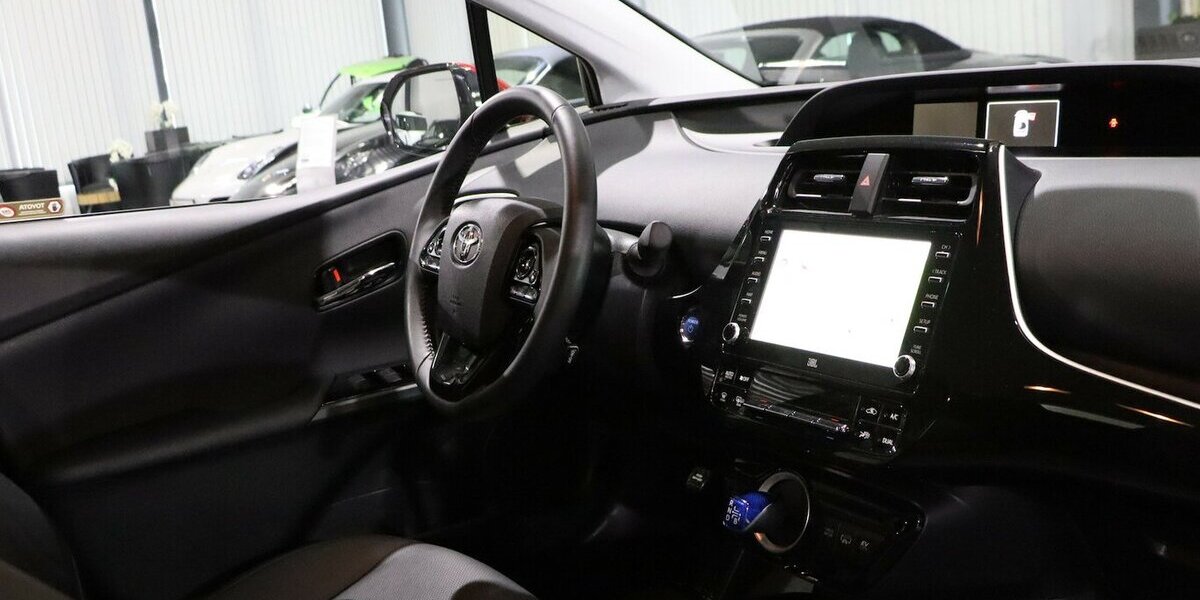 Toyota Prius Plug-in Hybrid EXECUTIVE / LED, VC+HEAD-UP 34.000 km 25.777 &euro; Hamm 59077