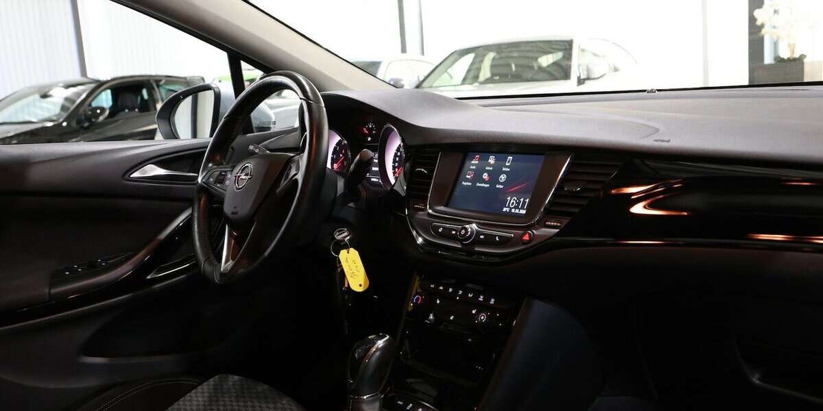 Opel Astra K ST 1.6 T ACTIVE 200-PS / APPLE+ANDROID 130.000 km 8.991 &euro; Hamm 59077