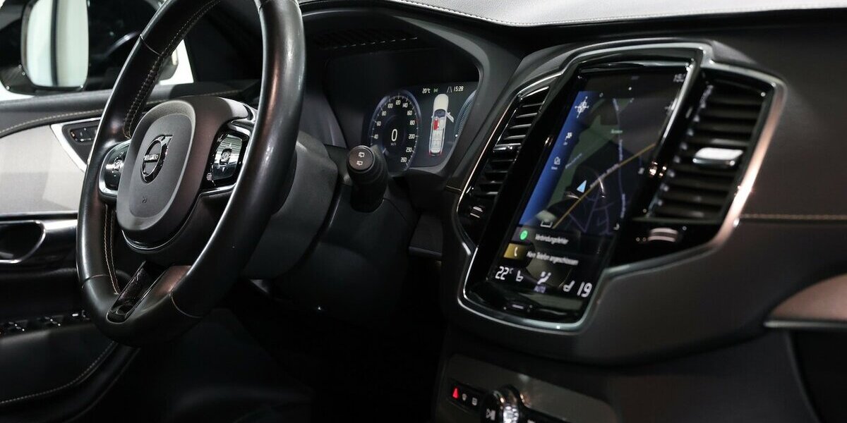 Volvo XC90 RECHARGE P-HEV AWD R-DESIGN SPORT 7-SITZER 137.000 km 37.991 &euro; Hamm 59077