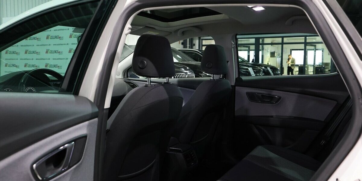 Seat Leon 1.5 TSI STYLE WHITE & BLACK / LED, PANORAMA 89.000 km 15.777 &euro; Hamm 59077