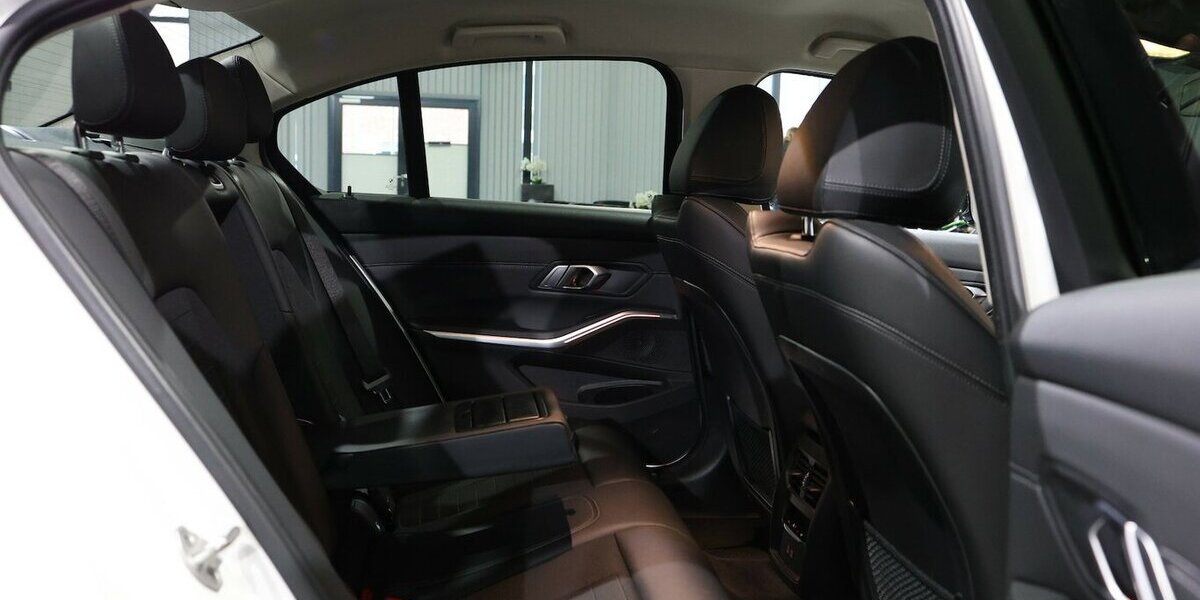 BMW 318d SPORT-LINE / LEDER, LIVE-COCKPIT-PRO, LED 107.000 km 27.777 &euro; Hamm 59077