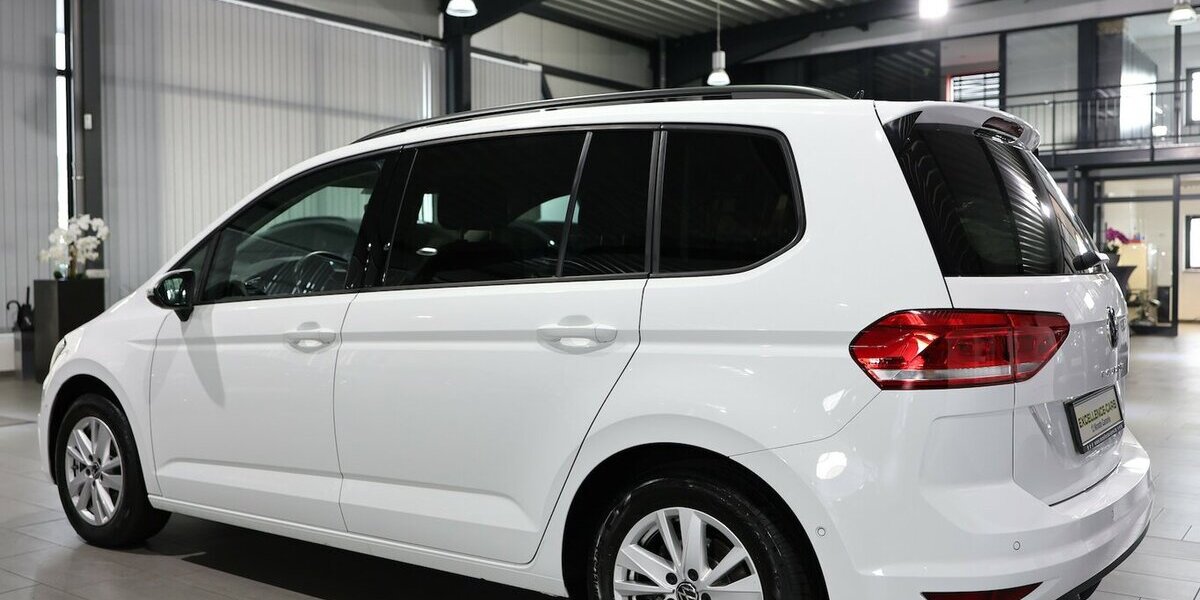 VW Touran 2.0 TDI DSG IQ Comfortline / 7-SITZE, LED 66.000 km 29.777 &euro; Hamm 59077