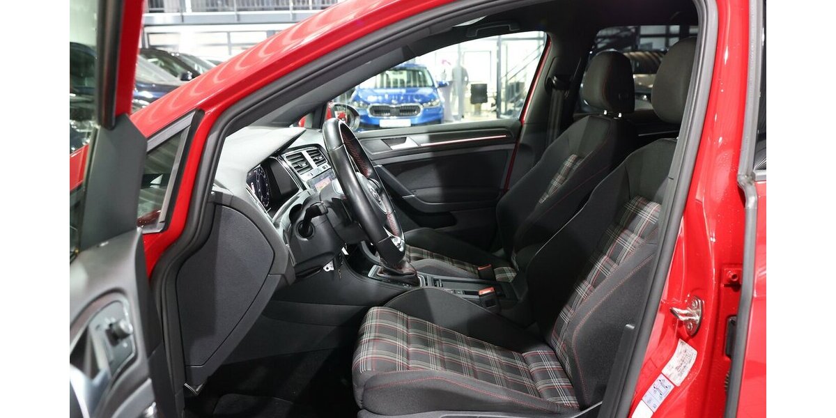 VW Golf GTI VII 2.0 TSI DSG GTI PERFORMANCE RED 63.000 km 23.111 &euro; Hamm 59077