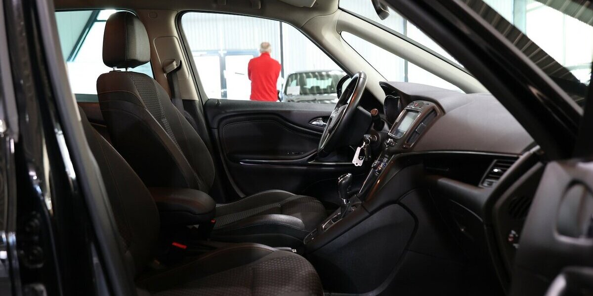 Opel Zafira C 1.6 SIDI T INNOVATION / 7-SITZER / LED 79.000 km 16.555 &euro; Hamm 59077