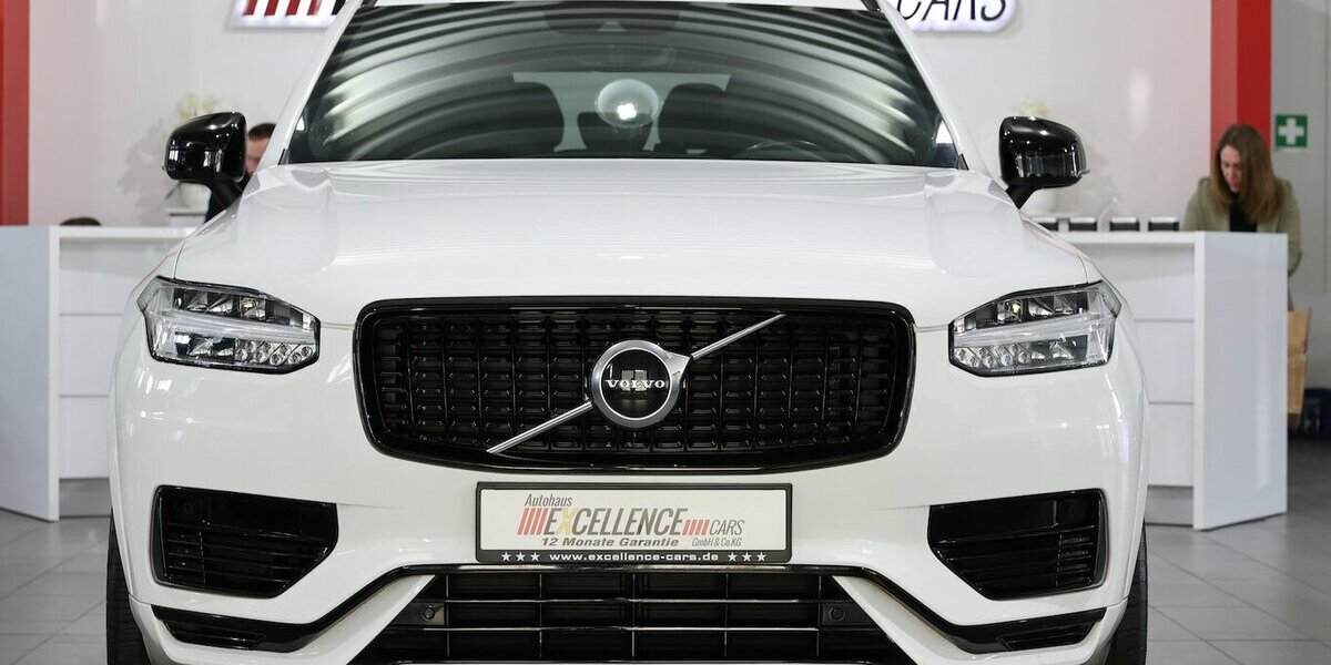 Volvo XC90 RECHARGE P-HEV AWD R-DESIGN SPORT 7-SITZER 137.000 km 37.991 &euro; Hamm 59077