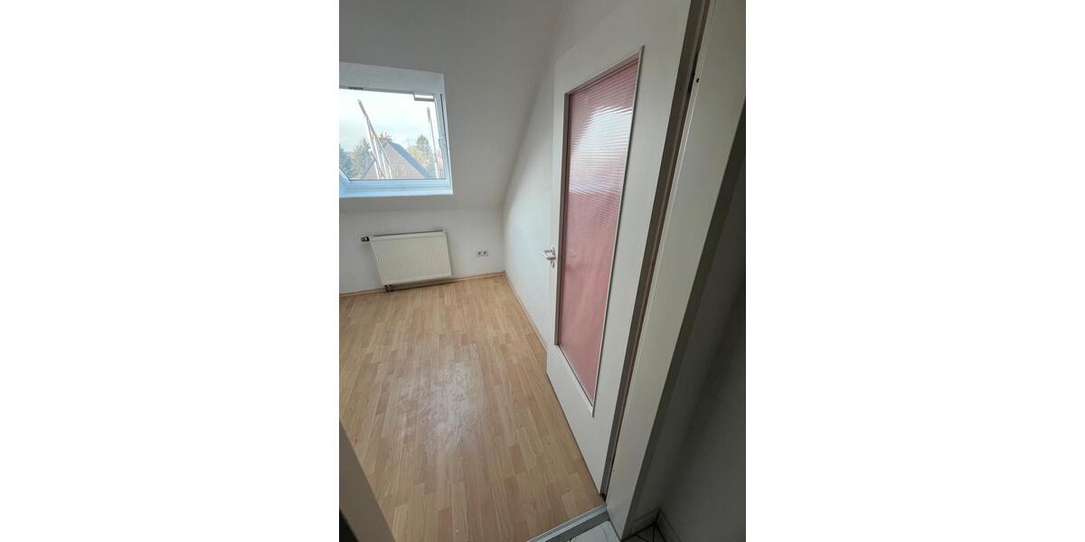 Dachgeschoßwohnung Dortmund Brackel - 3 Zimmer, 65 m&sup2;, 650&euro; | Angebot:25660322