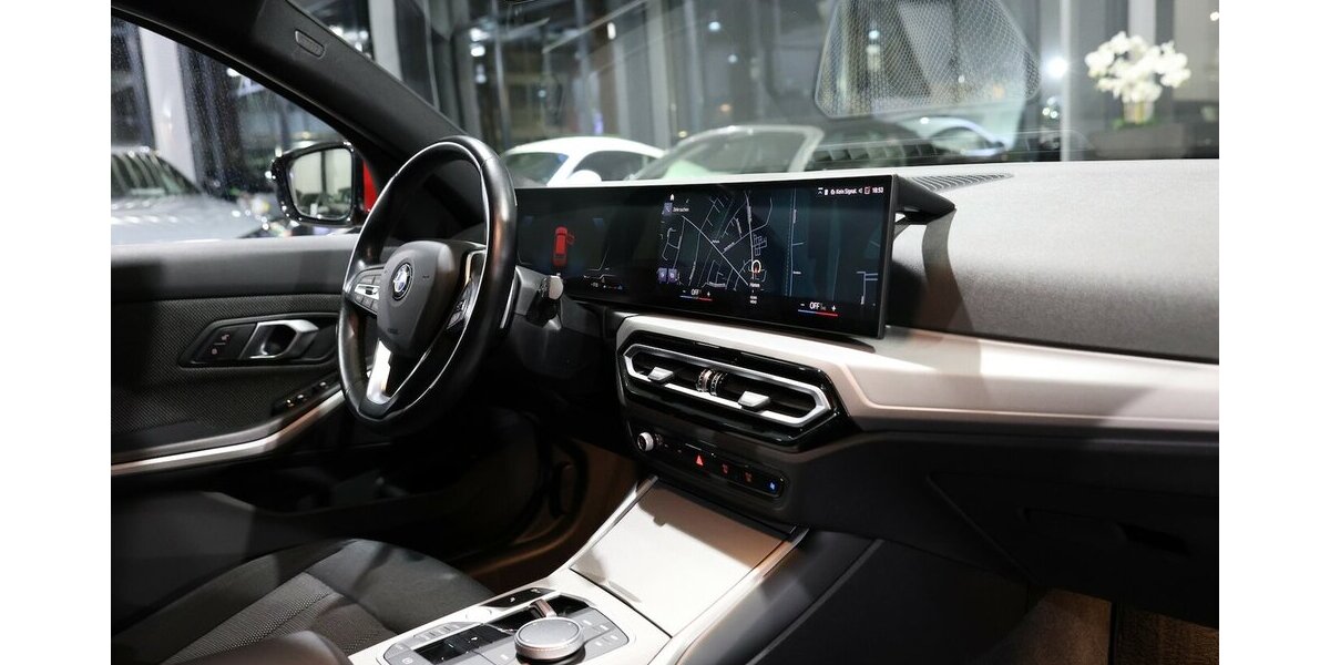 BMW 318d Touring SHADOW SPORT MELBOURNEROT-METALLIC 73.000 km 25.777 &euro; Hamm 59077