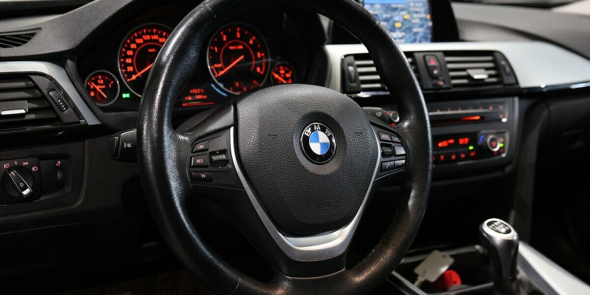 BMW 318d Touring blue PERFORMANCE SPORT / PANORAMA 80.000 km 15.555 &euro; Hamm 59077