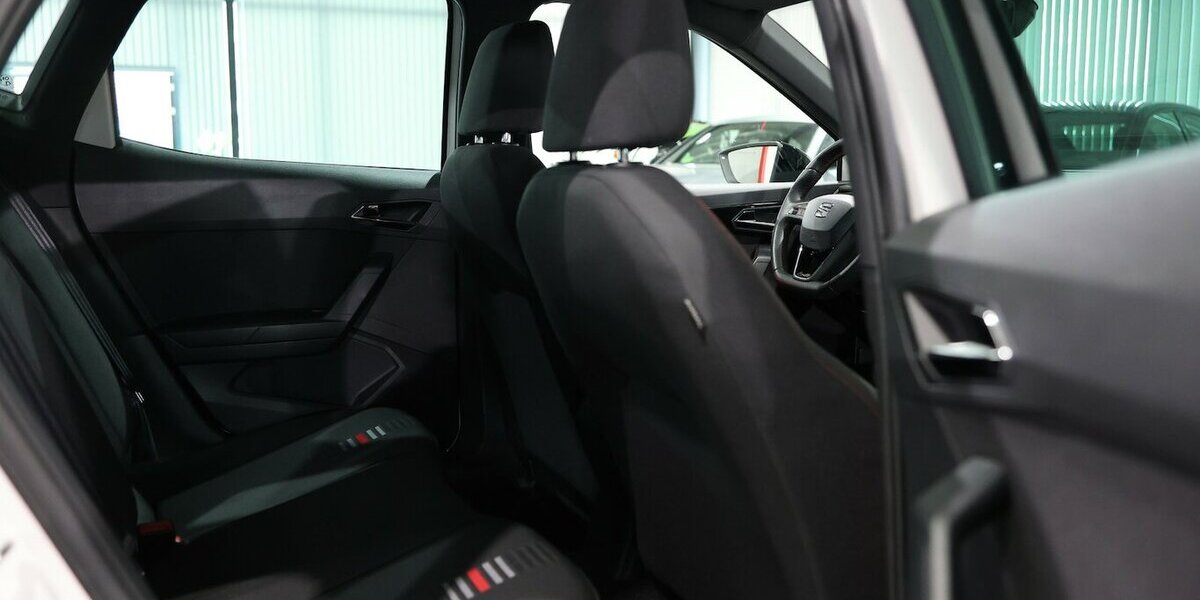 Seat Arona 1.5 TSI XCELLENCE FR-SPORT / WHITE & BLACK 90.000 km 15.991 &euro; Hamm 59077
