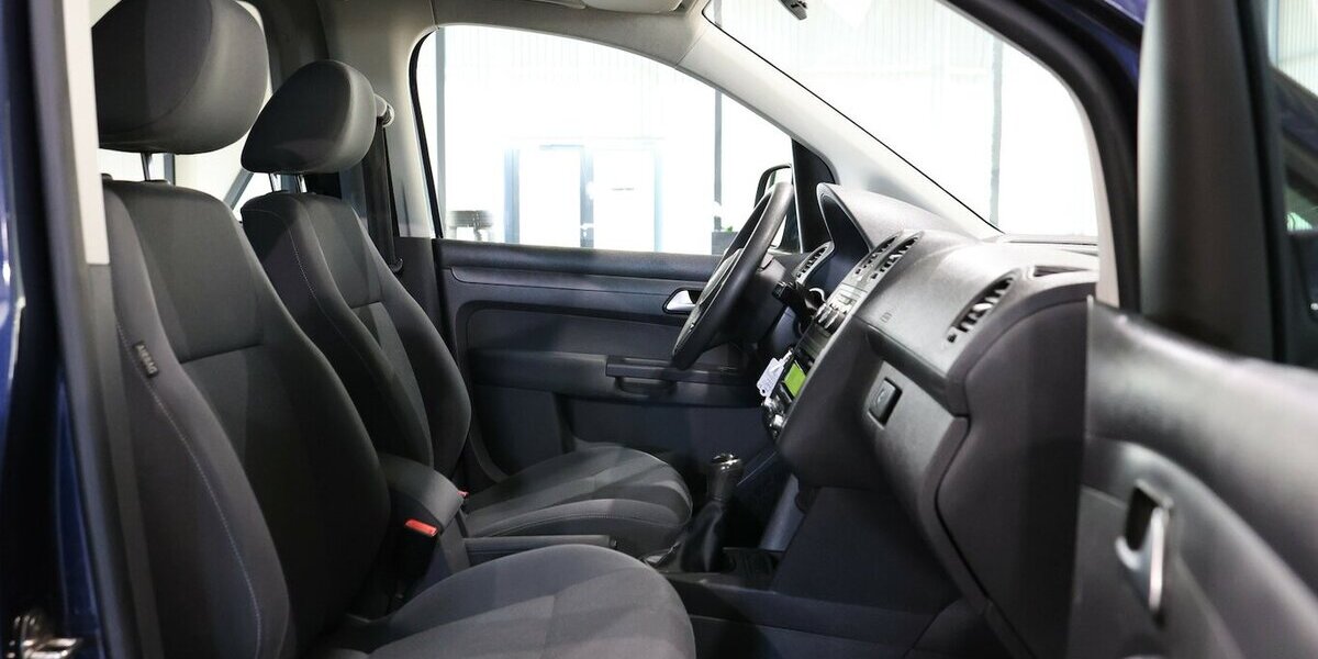 VW Caddy Kombi 1.6 TDI / 5-SITZER / -OPTIK / AHK 128.000 km 14.444 &euro; Hamm 59077