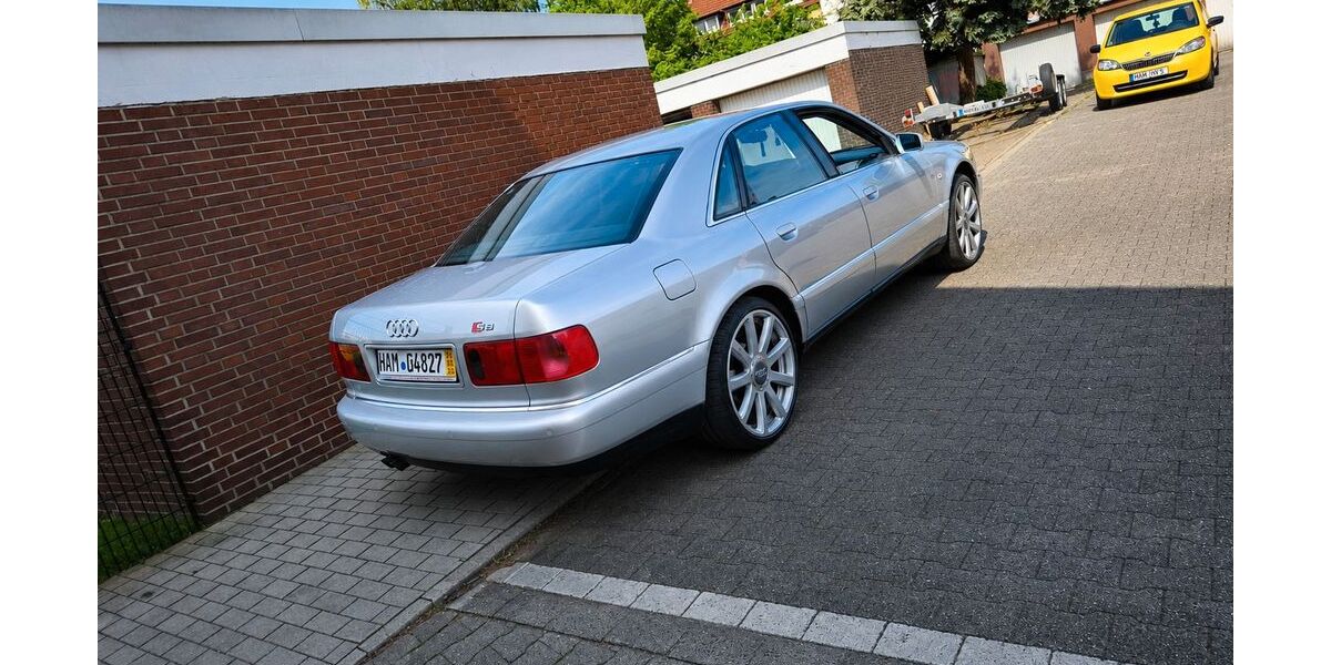 Audi A8 170.000 km 10.300 &euro; HAMM 59067