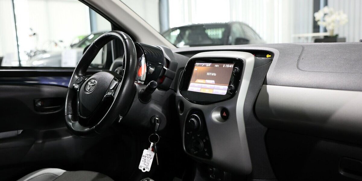 Toyota Aygo 1.0 X-PLAY TOUCH / TEMPOMAT, KAMERA, PDC 72.000 km 7.331 &euro; Hamm 59077