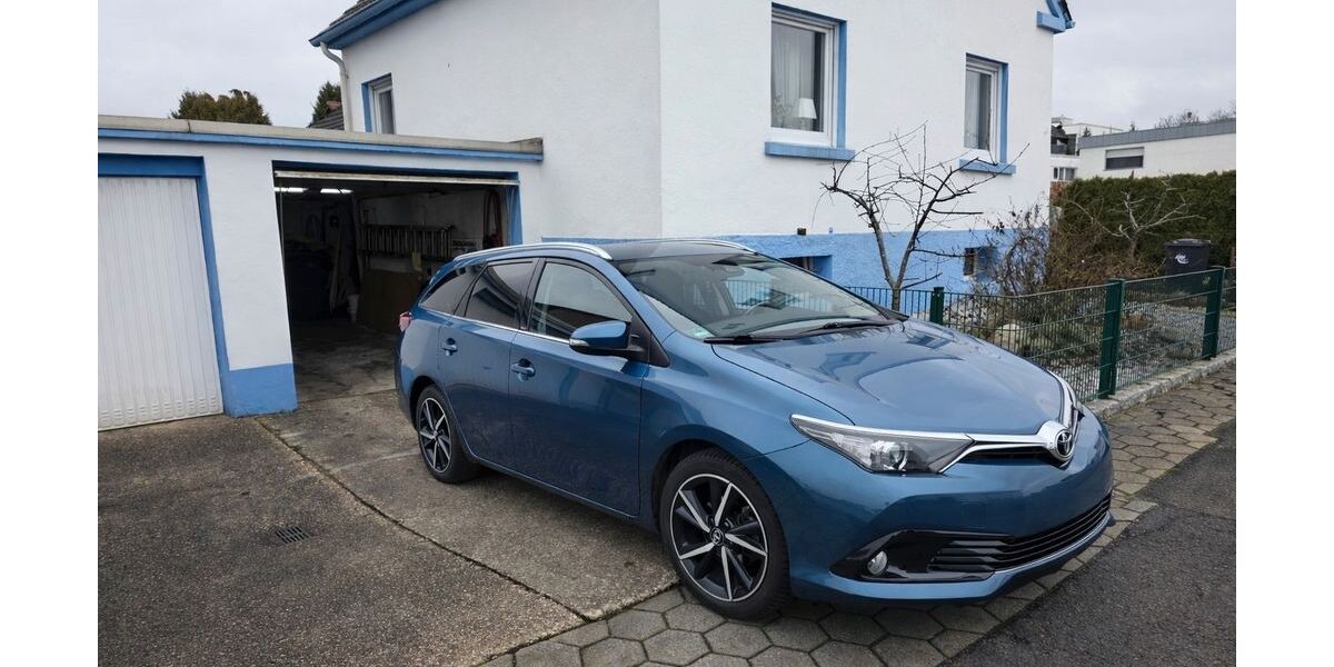 Toyota Auris 119.000 km 9.850 &euro; Hamm 59077