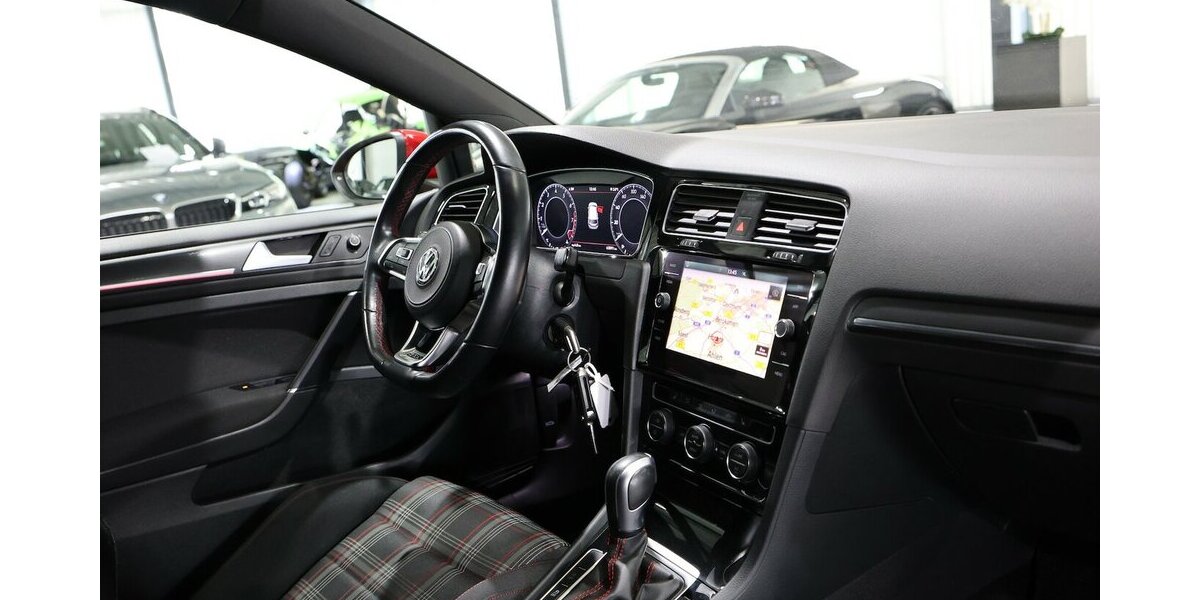 VW Golf GTI VII 2.0 TSI DSG GTI PERFORMANCE RED 63.000 km 23.111 &euro; Hamm 59077