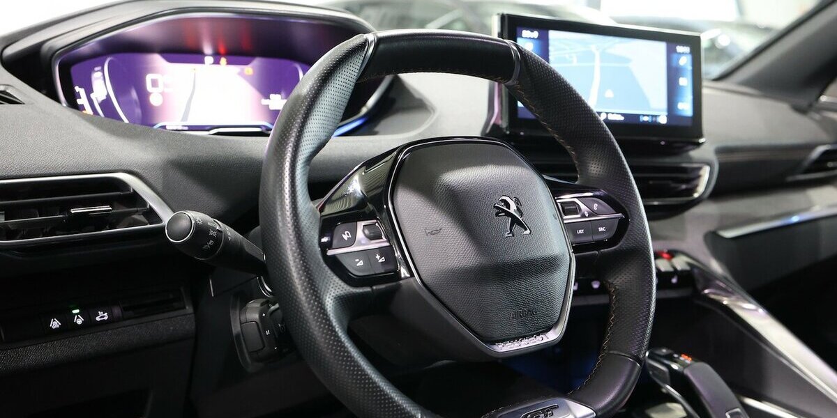 Peugeot 3008 BLUE-HDI GT-SPORT / WHITE & BLACK / SCHÖN 56.000 km 23.555 &euro; Hamm 59077
