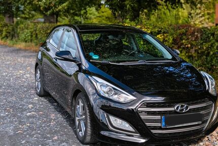 Hyundai i30 145.300 km 9.000 &euro; Hamm 59071