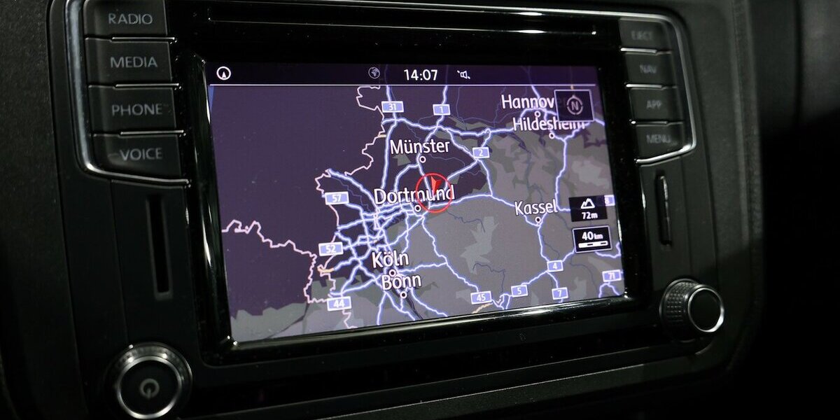 VW Caddy Maxi KOMBI 2.0 TDI DSG 1.HAND / NAVI+, ACC 143.000 km 19.991 &euro; Hamm 59077