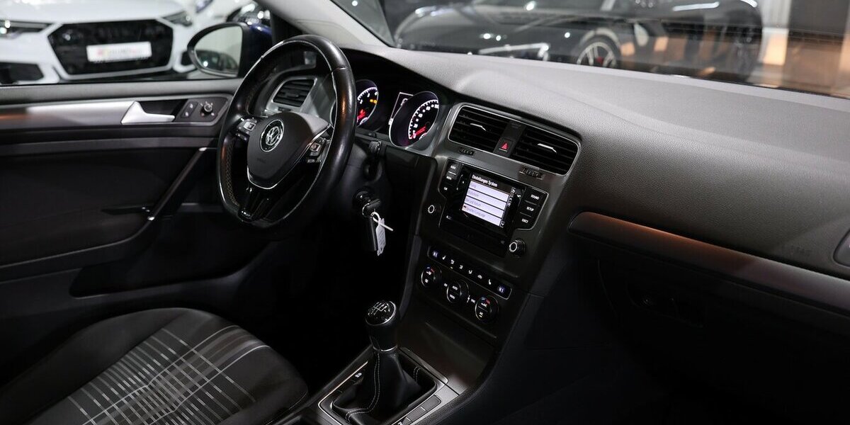 VW Golf VII 1.2 TSI LOUNGE 3-TÜRER / ERST 55.000-KM 55.000 km 10.444 &euro; Hamm 59077