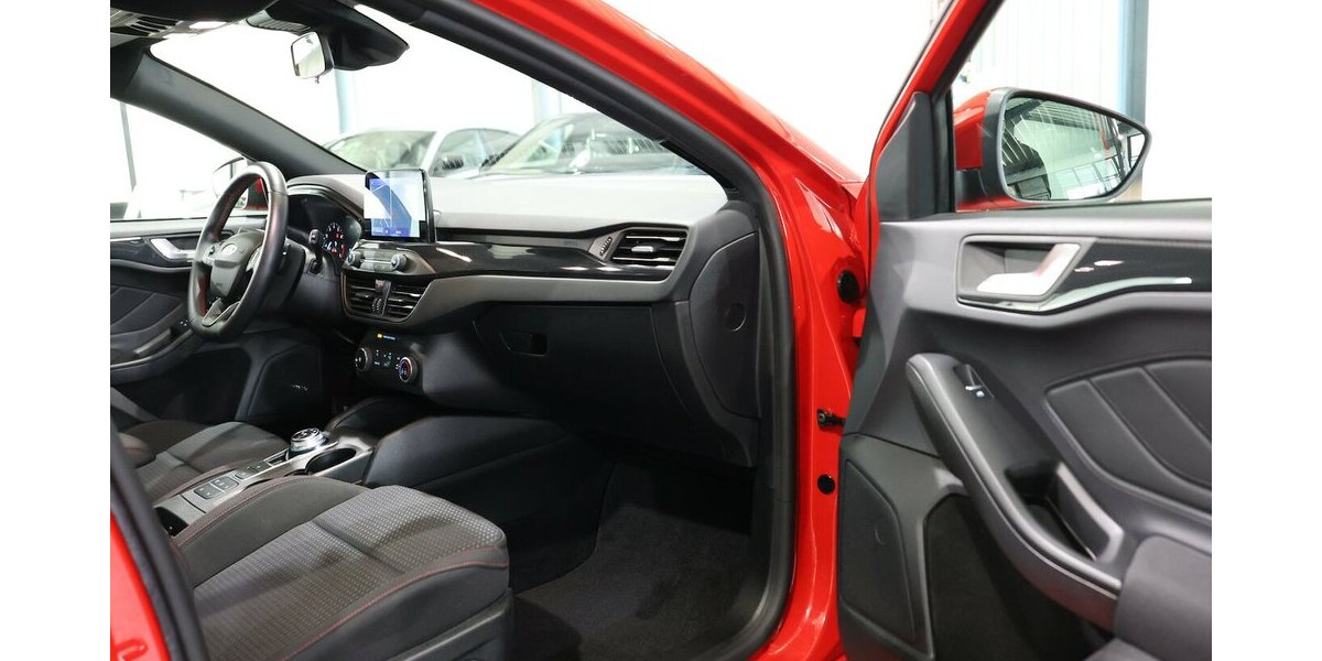 Ford Focus Tunier 1.5 EB ST-LINE / 1.HAND / PANORAMA 60.000 km 17.777 &euro; Hamm 59077