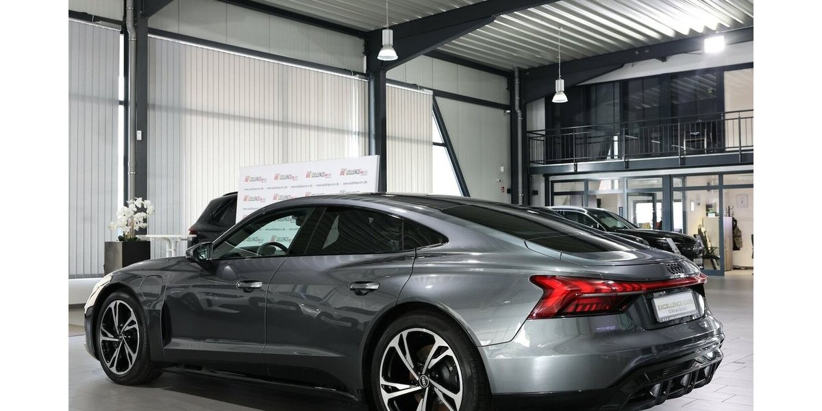 Audi e-tron GT QUATTRO / DAYTONA + BLACK / PANORAMA / 29.000 km 48.333 &euro; Hamm 59077