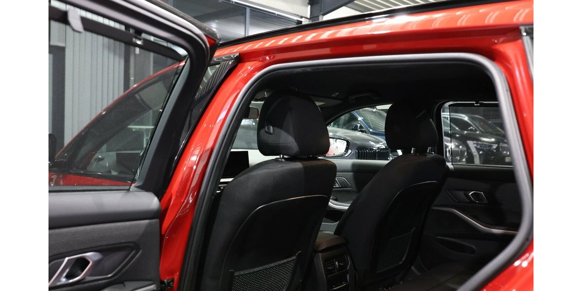 BMW 318d Touring SHADOW SPORT MELBOURNEROT-METALLIC 73.000 km 25.777 &euro; Hamm 59077