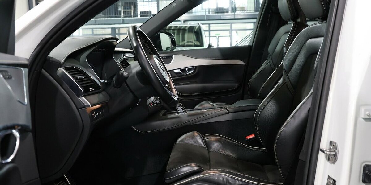 Volvo XC90 RECHARGE P-HEV AWD R-DESIGN SPORT 7-SITZER 137.000 km 37.991 &euro; Hamm 59077
