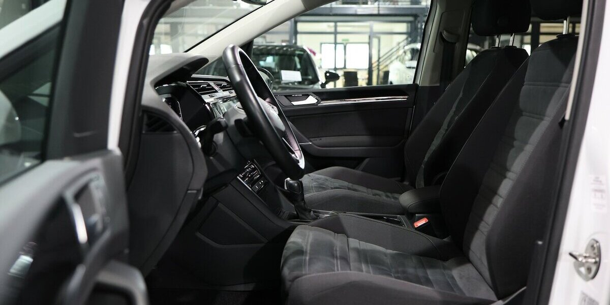 VW Touran 2.0 TDI DSG IQ Comfortline / 7-SITZE, LED 66.000 km 29.777 &euro; Hamm 59077