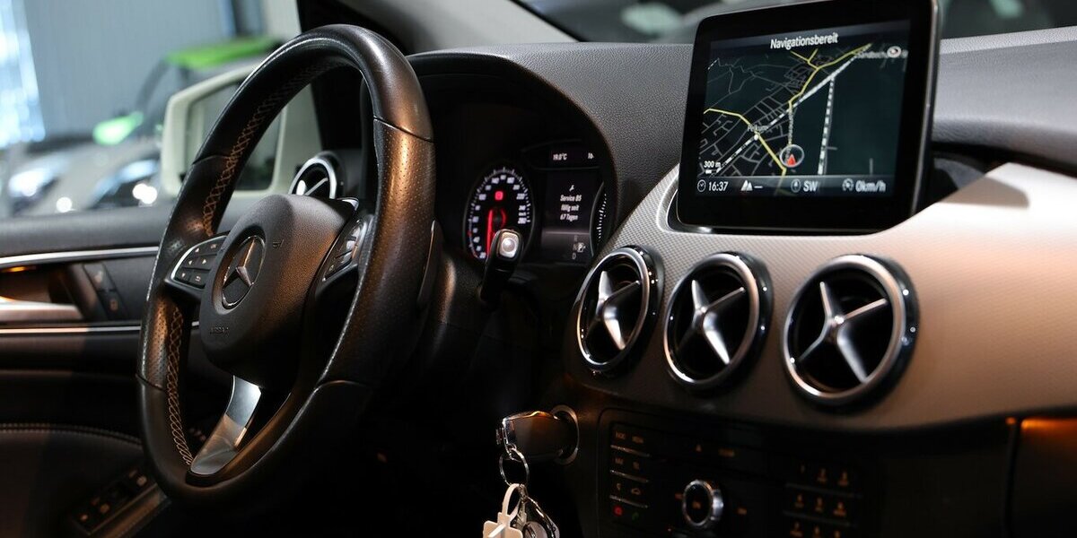 Mercedes-Benz B 200 URBAN SPORT WHITE / MATRIX-LED / LEDER 120.000 km 15.111 &euro; Hamm 59077