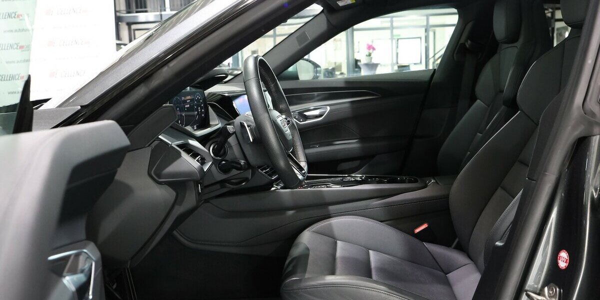 Audi e-tron GT QUATTRO / DAYTONA + BLACK / PANORAMA / 29.000 km 48.333 &euro; Hamm 59077
