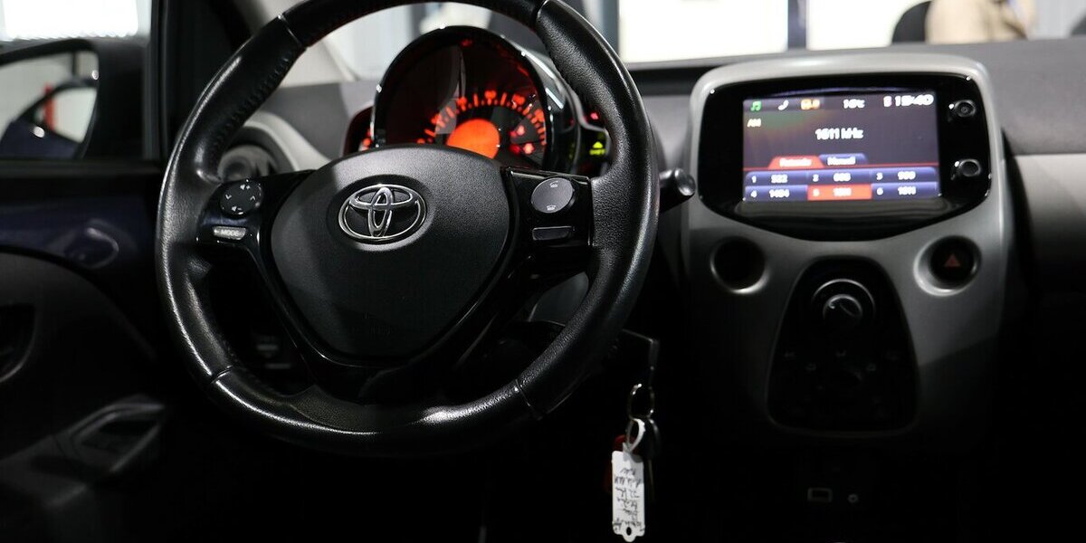Toyota Aygo 1.0 X-PLAY TOUCH / TEMPOMAT, KAMERA, PDC 72.000 km 7.331 &euro; Hamm 59077