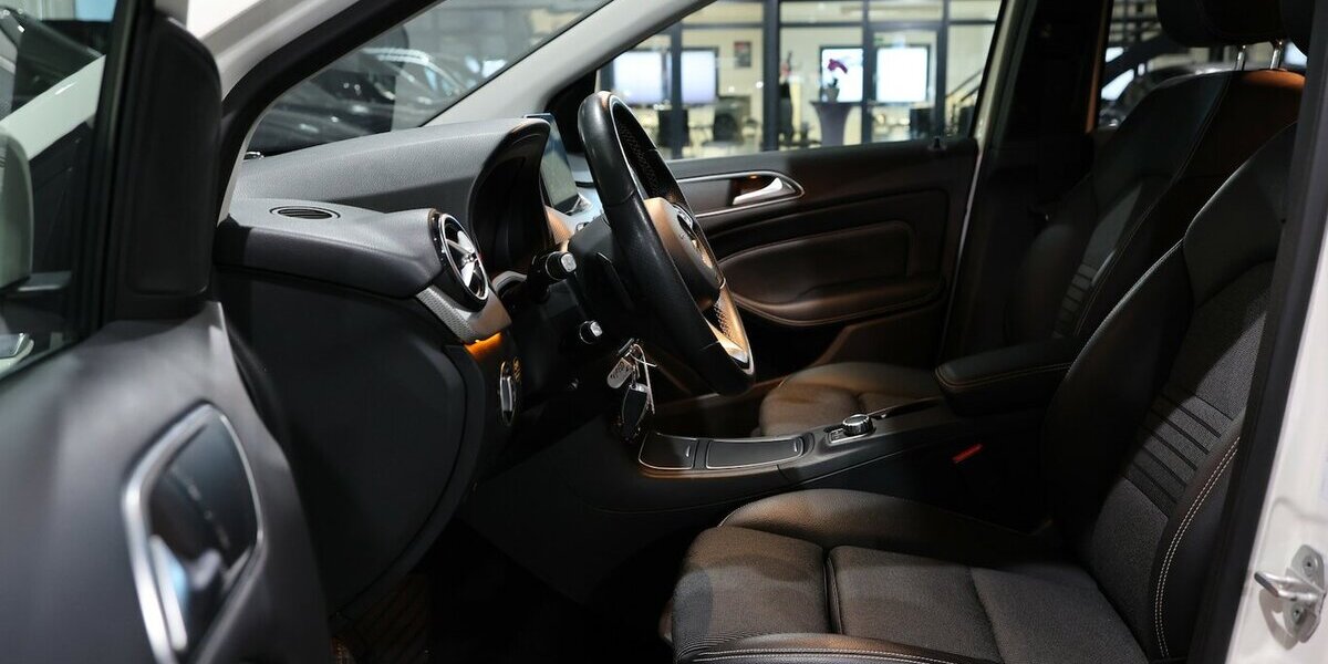 Mercedes-Benz B 200 URBAN SPORT WHITE / MATRIX-LED / LEDER 120.000 km 15.111 &euro; Hamm 59077