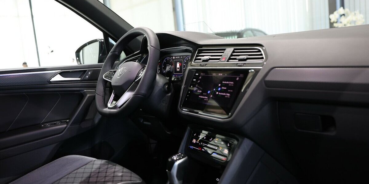 VW Tiguan 2.0 TDI DSG R-LINE 4M ALL-BLACK PANORAMA 173.000 km 26.555 &euro; Hamm 59077