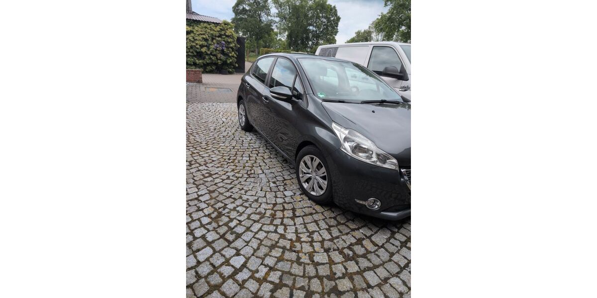 Peugeot 208 111.000 km 4.700 &euro; Unna 59427