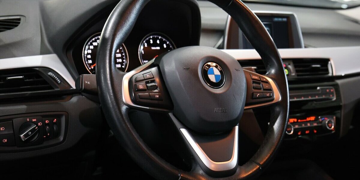 BMW X1 sDrive 18i Advantage WHITE / AUTOMATIK / 89.000 km 17.991 &euro; Hamm 59077