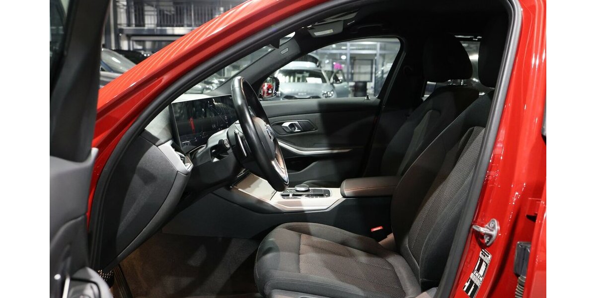 BMW 318d Touring SHADOW SPORT MELBOURNEROT-METALLIC 73.000 km 25.777 &euro; Hamm 59077