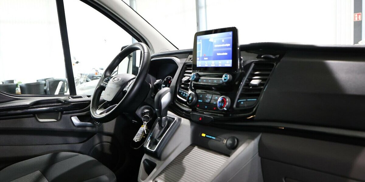 Ford Tourneo Custom 2.0 TDCI 320 L1 / 8-SITZER / NAVI 119.000 km 28.444 &euro; Hamm 59077