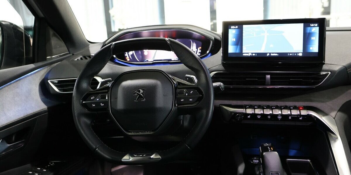 Peugeot 3008 BLUE-HDI GT-SPORT / WHITE & BLACK / SCHÖN 56.000 km 21.555 &euro; Hamm 59077