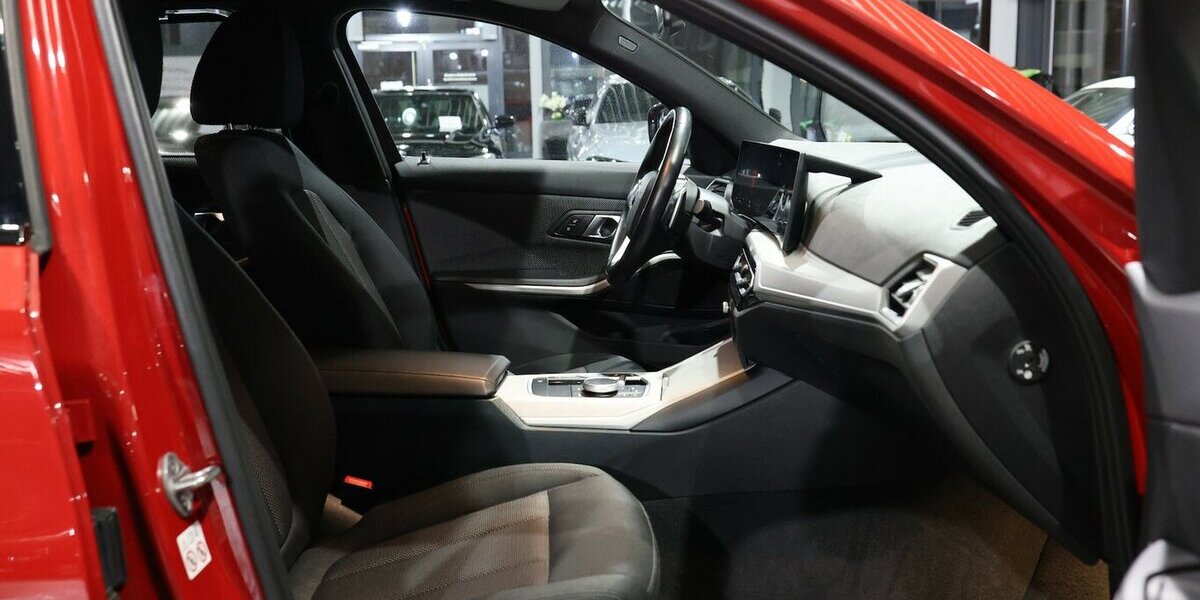 BMW 318d Touring SHADOW SPORT MELBOURNEROT-METALLIC 73.000 km 25.777 &euro; Hamm 59077