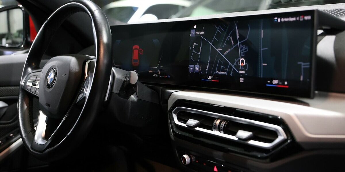 BMW 318d Touring SHADOW SPORT MELBOURNEROT-METALLIC 73.000 km 25.777 &euro; Hamm 59077