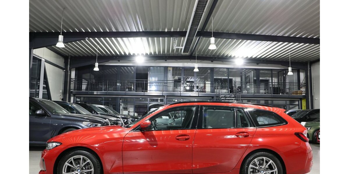 BMW 318d Touring SHADOW SPORT MELBOURNEROT-METALLIC 73.000 km 25.777 &euro; Hamm 59077