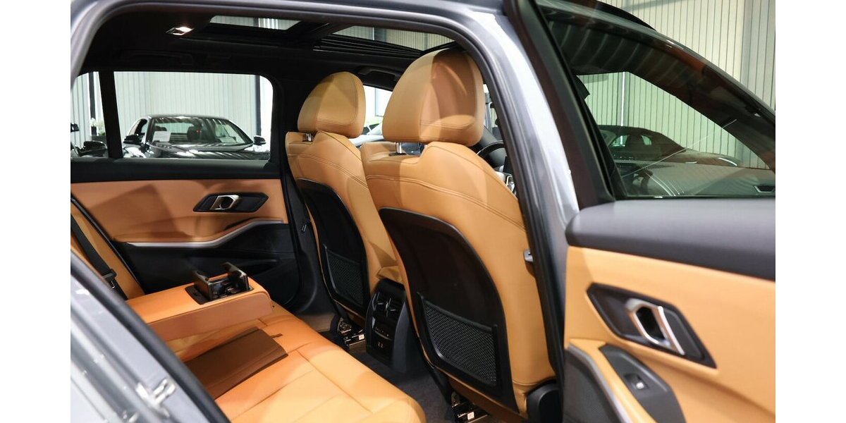 BMW 318d Touring SPORT SHADOW GREY&BROWN / PANORAMA 116.000 km 25.993 &euro; Hamm 59077