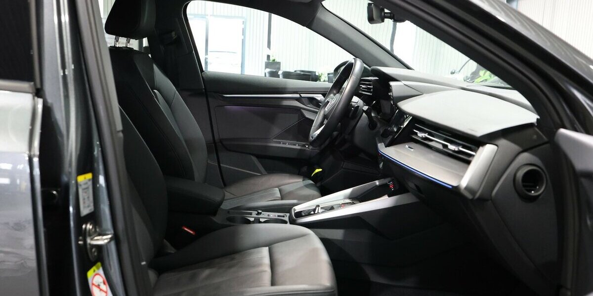 Audi A3 LIMOUSINE 30 TFSI S-LINE MATRIX, VOLL-LEDER 60.000 km 24.777 &euro; Hamm 59077