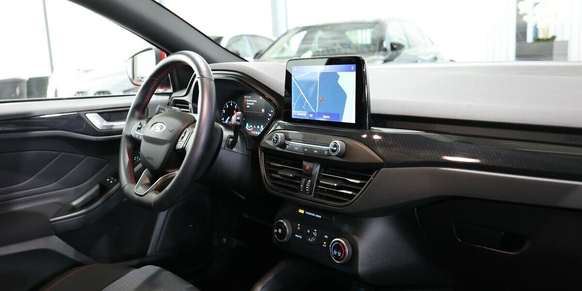 Ford Focus Tunier 1.5 EB ST-LINE / 1.HAND / PANORAMA 60.000 km 17.777 &euro; Hamm 59077