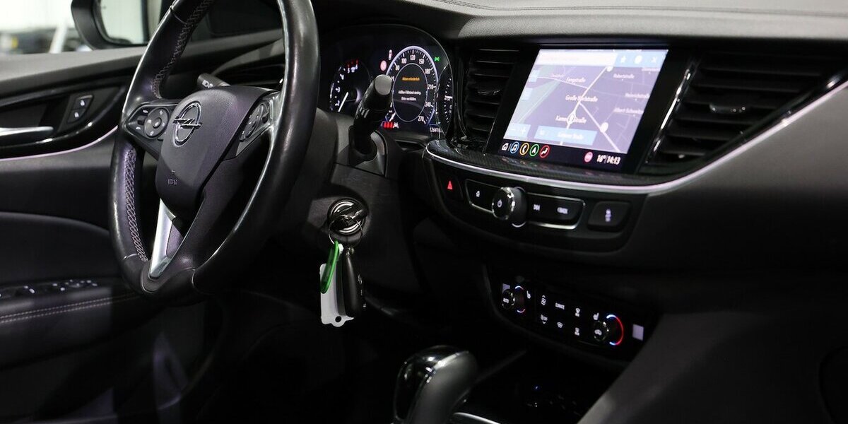 Opel Insignia ST 2.0 D ELEGANCE PANORAMA, MATRIX-LED 125.000 km 15.881 &euro; Hamm 59077